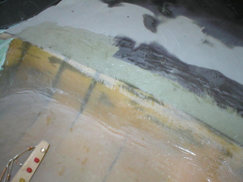 flush seams, visible sectioning seams